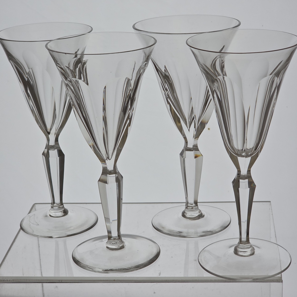 Elegant Clear Wine Glass Set